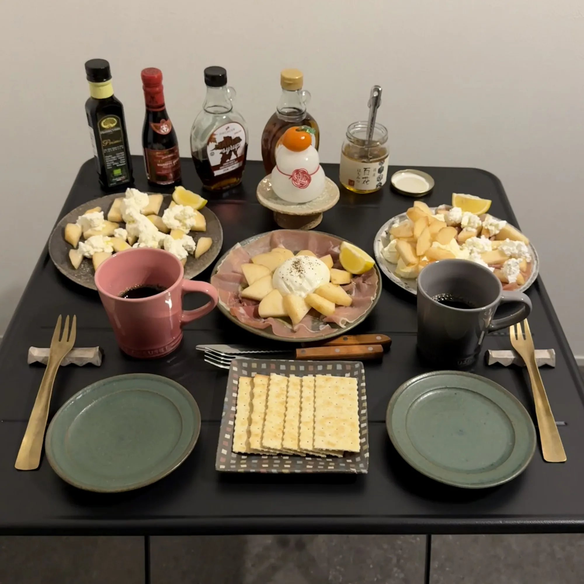 EATALYのオリーブオイルとバルサミコ